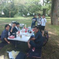 木陰で楽しくBBQ